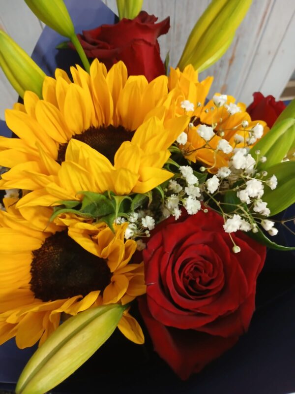 Ramo Mix Rosas, Girasoles y liliums 4 Ramo Mix Rosas, Girasoles y liliums 4
